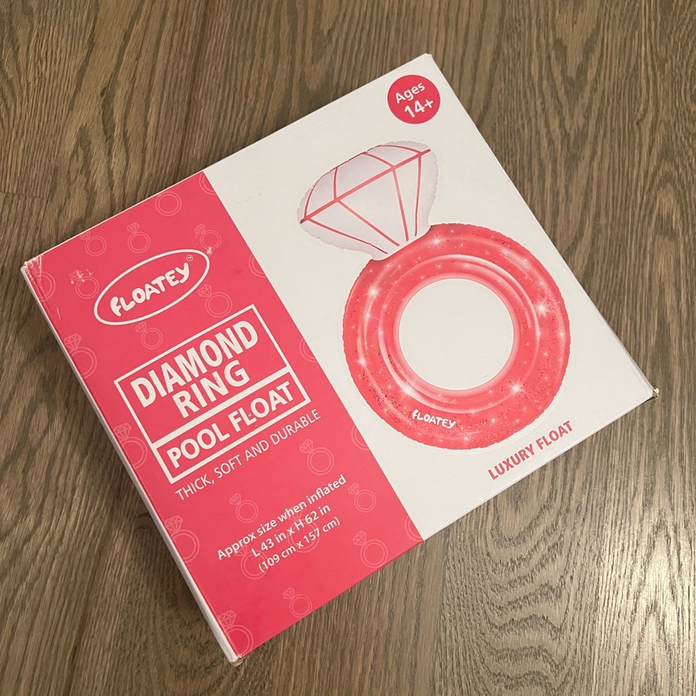 Diamond Ring Pool Float